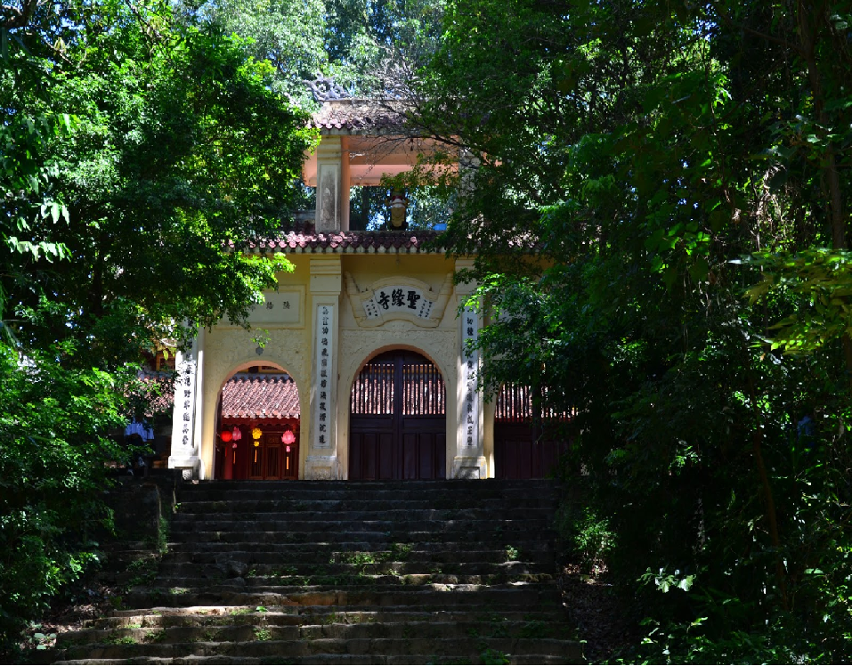 Chùa Túy Vân (Thánh Duyên Quốc tự)  - Ngôi chùa cổ của Huế ẩn mình trên đỉnh Túy Vân sơn