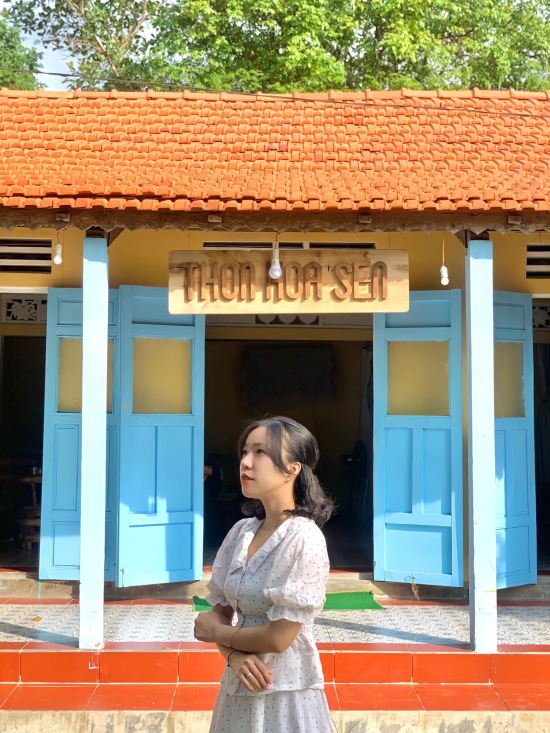Du khách checkin Thôn hoa sen farmstay huế