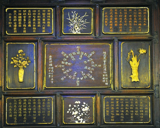 Thơ văn trên kiến trúc cung đình Huế