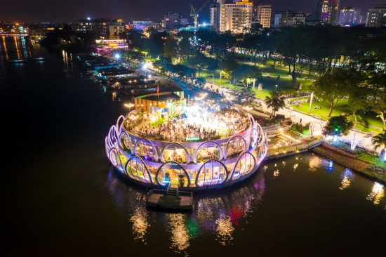 Nhà hàng nổi Sông Hương