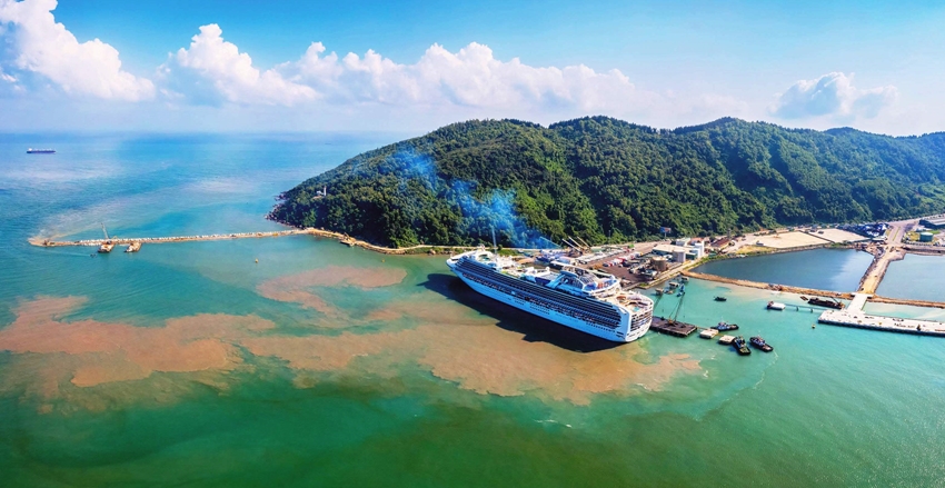Cảng biển Chân Mây. Ảnh: Nguyễn Phong