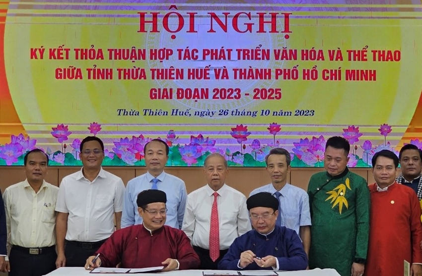  Leaders of the Department of Culture and Sports of Ho Chi Minh City and the Department of Culture and Sports of Thua Thien Hue Province signed the agreement