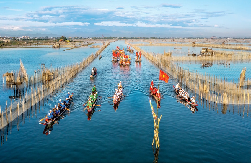 Đoàn rước trong lễ Thu tế làng An Truyền (xã Phú An, Phú Vang) 