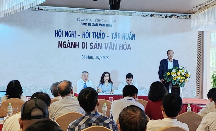  Giám đốc Hoàng Việt Trung trình bày tham luận tại hội thảo 