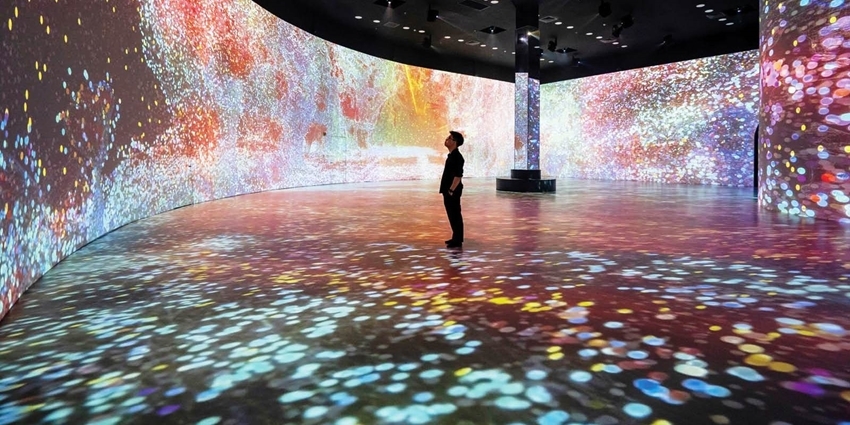 Inside the digital art space Songlab with works displayed using modern technology. Photo: X. LOC