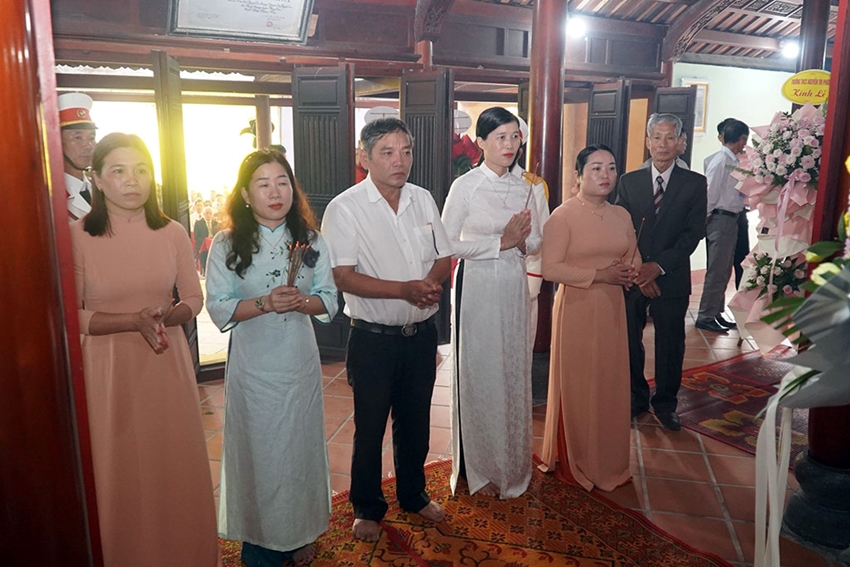 Dâng hương tưởng nhớ vị anh hùng Nguyễn Tri Phương