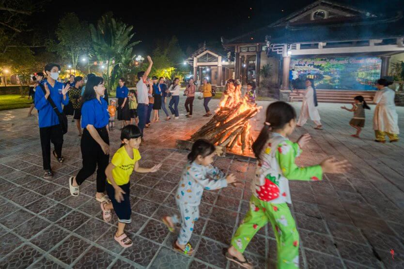 Chợ đêm Cầu ngói Thanh Toàn