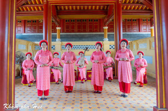 Listening to Ca Hue in Hue Imperial City