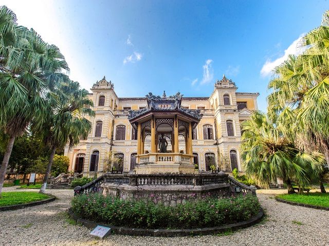 An Dinh palace