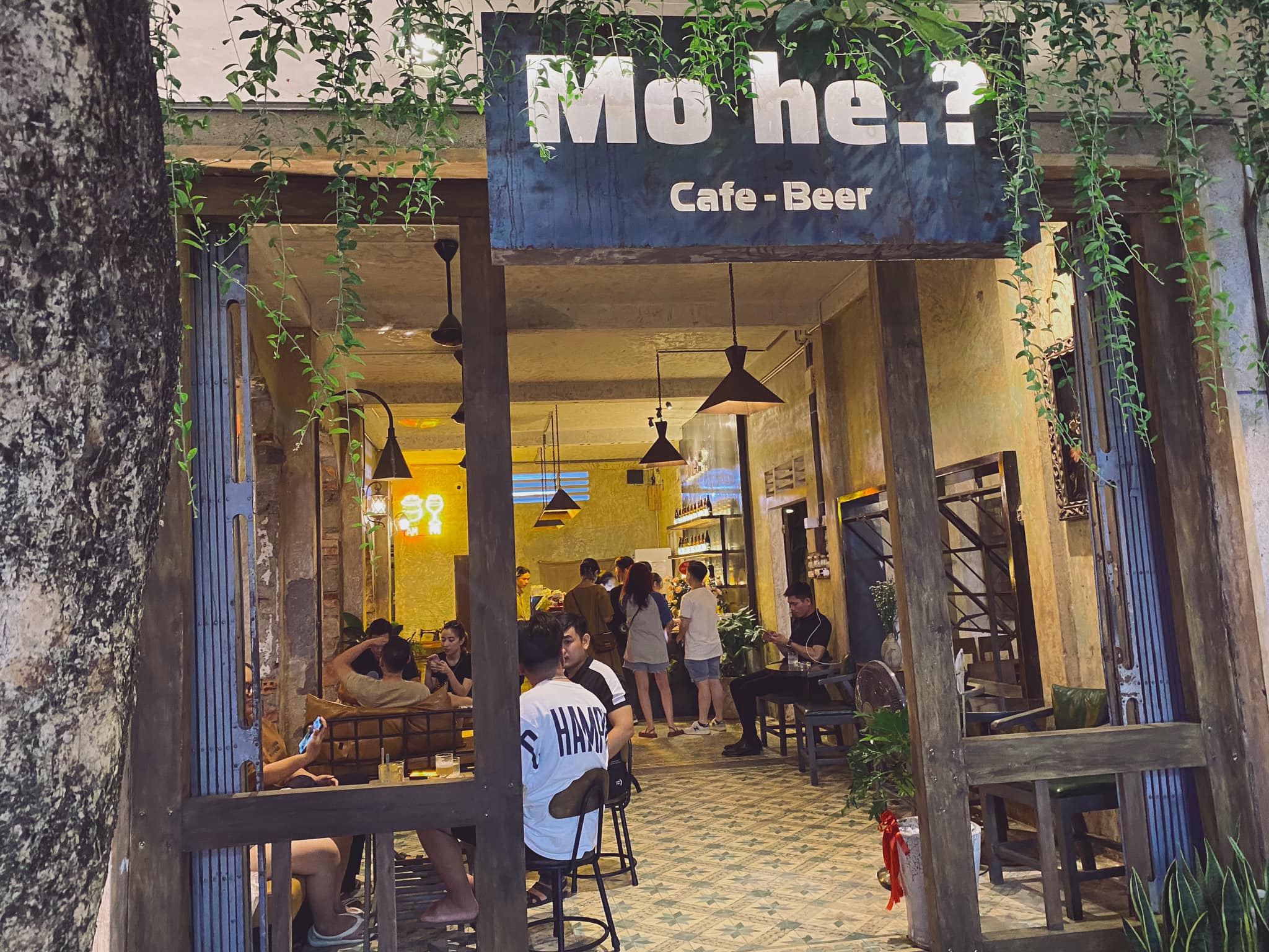 Mo he. Cafe - Beer from the front door