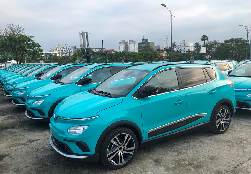 GSM electric taxis are available in Hue