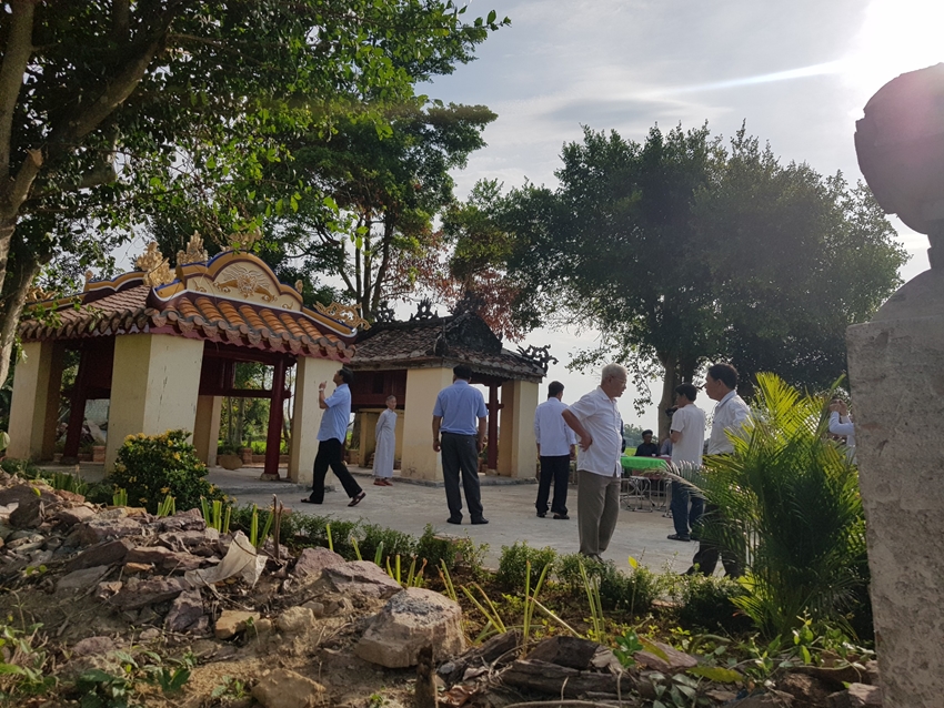 Miếu Đôi ở làng Dạ Lê Chánh có giả thuyết được cho là nơi thờ hai vò xương sọ Nguyễn Nhạc, Nguyễn Huệ