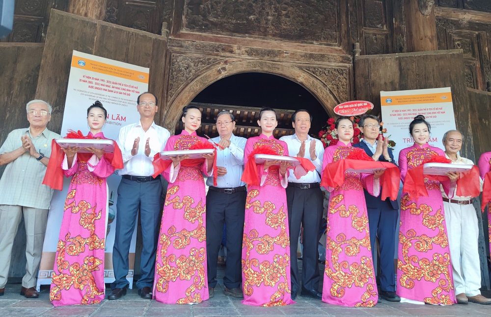 Ribbon-cutting ceremony to open the exhibition "Vietnam on the Nine Dynastic Urns"