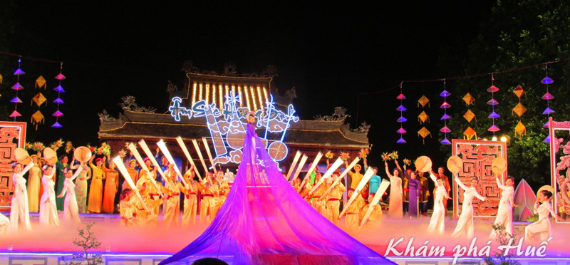 Đêm hội tôn vinh giá trị của nghệ thuật ca Huế từng được tổ chức trong khuôn khổ Festival Huế 2014 (Ảnh minh họa)