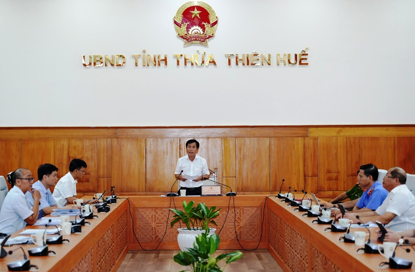 Chủ tịch UBND tỉnh Nguyễn Văn Phương phát biểu tại buổi họp 