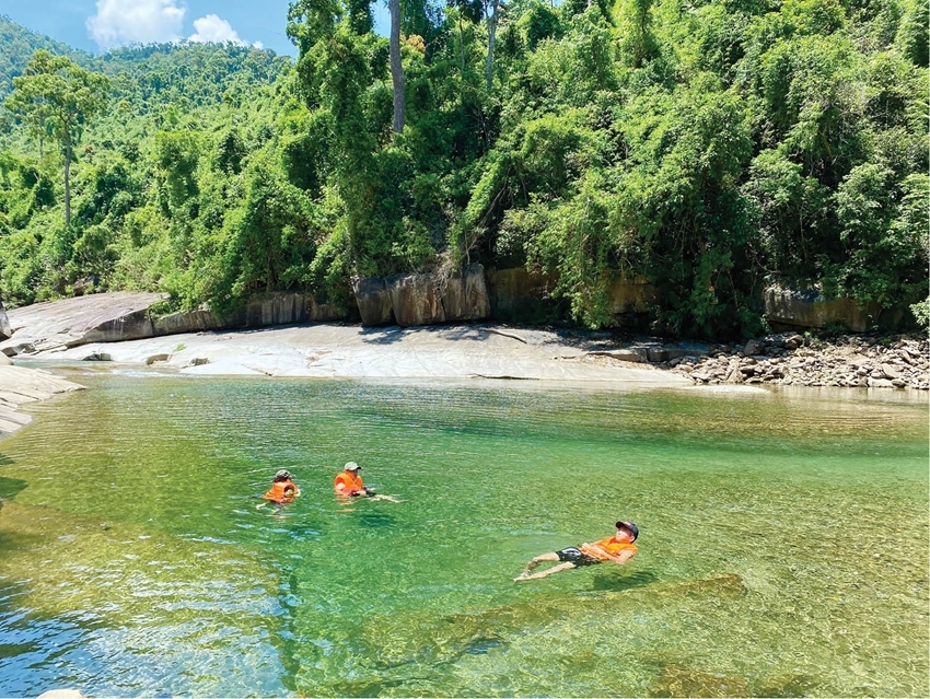  Visitors enjoy the peaceful space at Vung Thung Stream