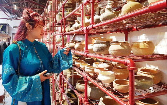 Young people wearing Ao Dai to attend cultural events and festivals