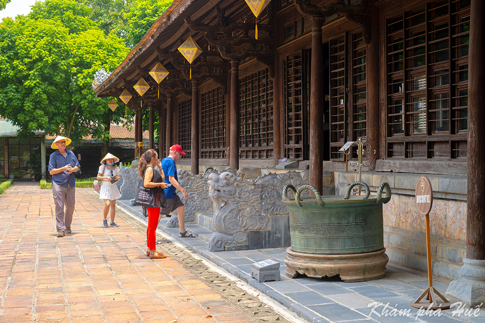 The Nguyen Dynasty Copper Cauldrons