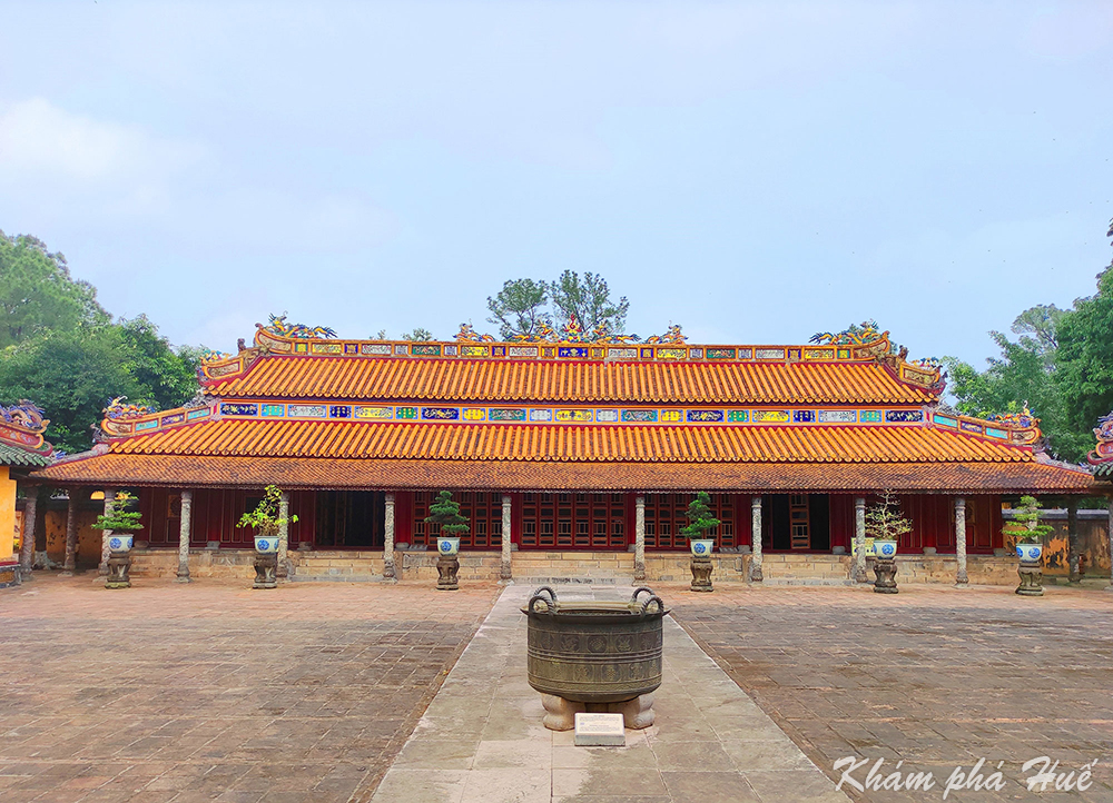 The Nguyen Dynasty Copper Cauldrons