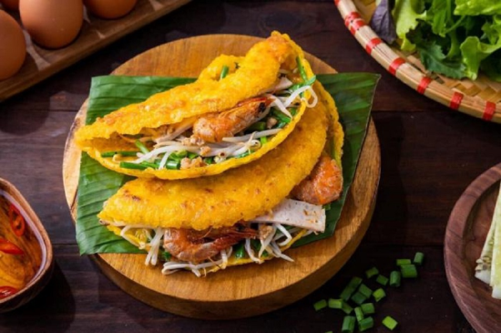 Bánh Khoái also know as Hue style Vietnamese Crepe 