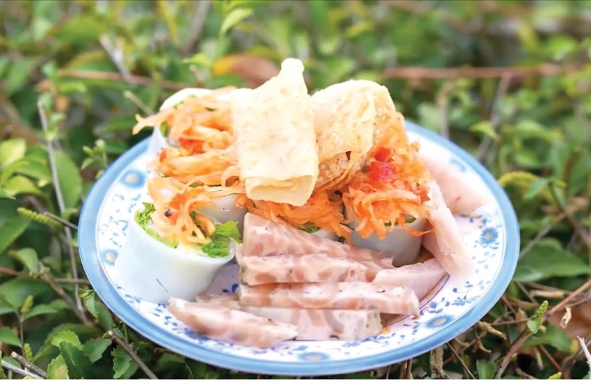 Bánh cuốn tôm chua - mỹ vị của cung đình Huế trong món ăn dân dã, bình dị