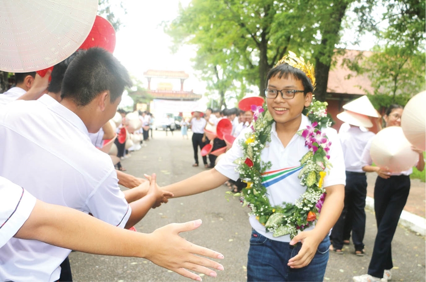  Võ Quang Phú Đức trở về trong sự chào đón của bạn bè