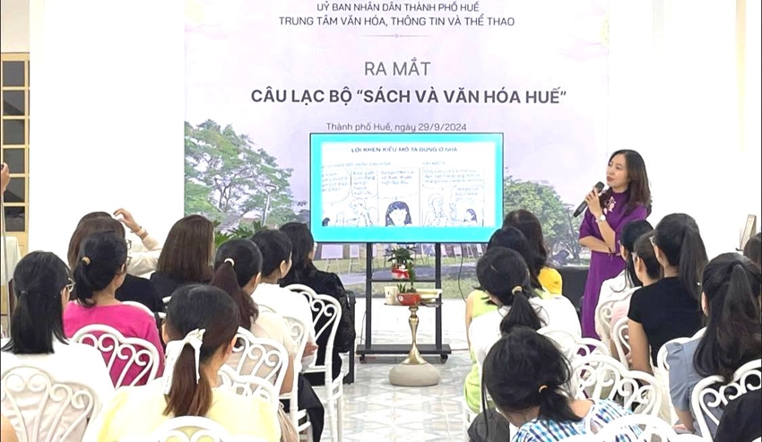   Cô giáo Phan Thị Ngọc Quỳnh, Hiệu trưởng Trường tiểu học Quang Trung chia sẻ phương pháp nuôi dạy con ở độ tuổi tiểu học