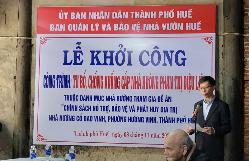 Ông Nguyễn Ích Huấn – Thành ủy viên, Trưởng Phòng Văn hóa và Thông tin Thành phố - Phó Trưởng Ban Quản lý và bảo vệ nhà vườn Huế phát biểu tại lễ khởi công