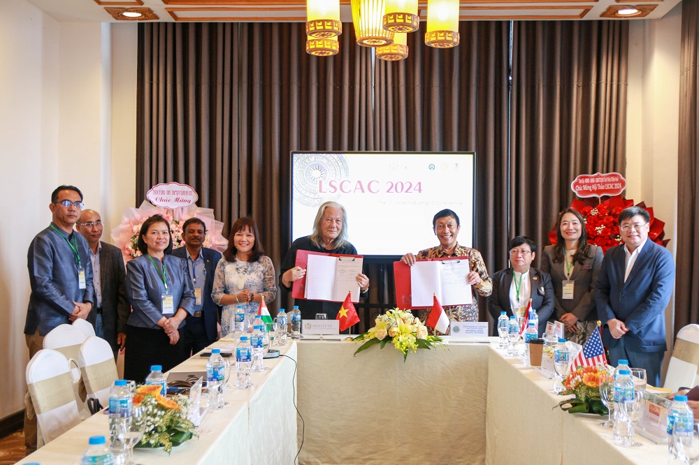 Signing Ceremony of the Memorandum of Understanding Between the Institute of Cultural Anthropology (Vietnam) and the Center for Language and Culture Studies, Malang National University, Indonesia.