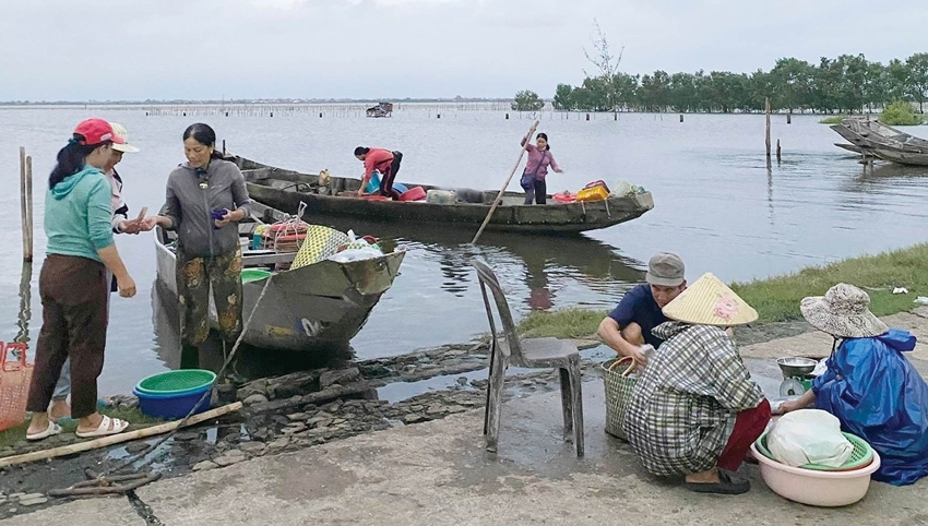 After a night of fishing, fishermen trade their catch right on the shore