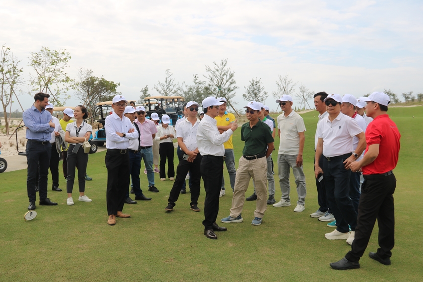 Lãnh đạo Chi nhánh Tập đoàn BRG tại Thừa Thiên Huế chia sẻ thông tin về sân golf Golden Sands Golf Resort 