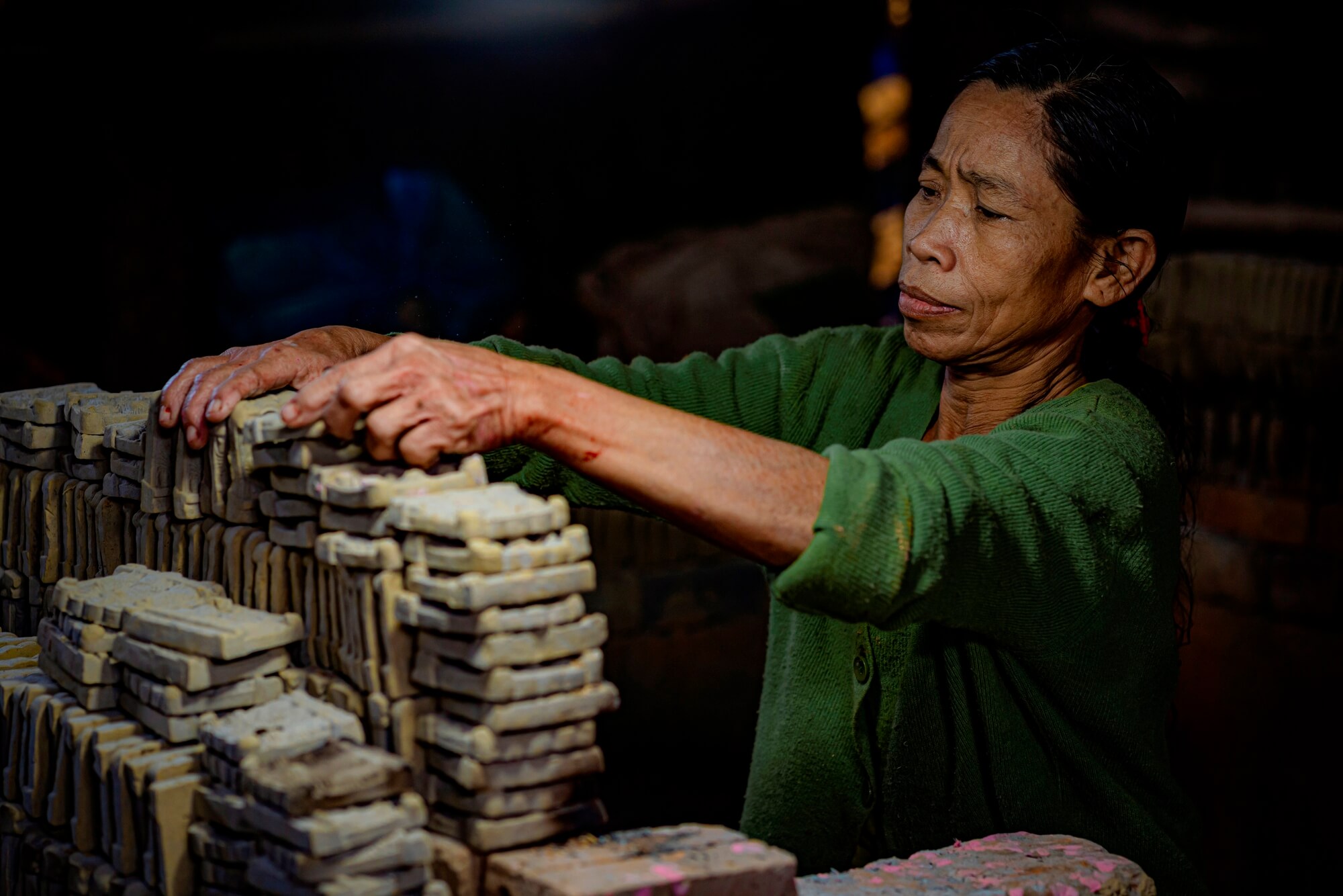 Nghề đúc tượng ông Táo làng Địa Linh - Huế