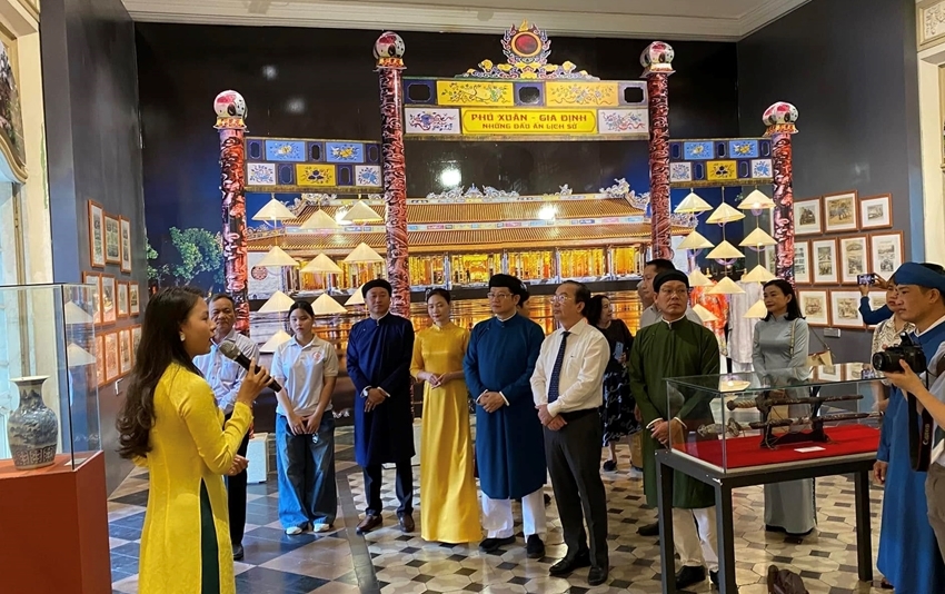  Delegates visiting the exhibition space. Photo: MoH