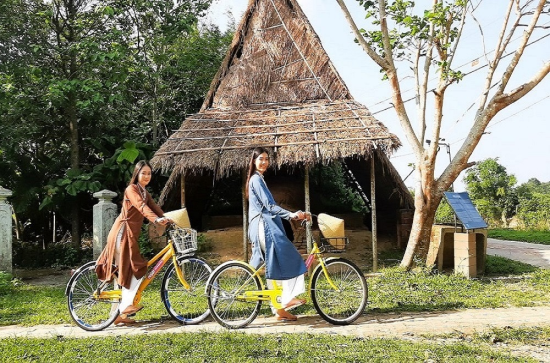 Khám Phá Hành Trình Một Ngày Tại Huế: Làng Cổ Phước Tích – Lăng Tự Đức – Làng Hương