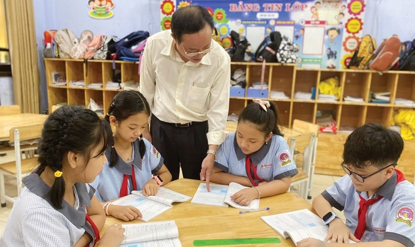  Students excellent at math at Vinh Ninh Primary School are fostered