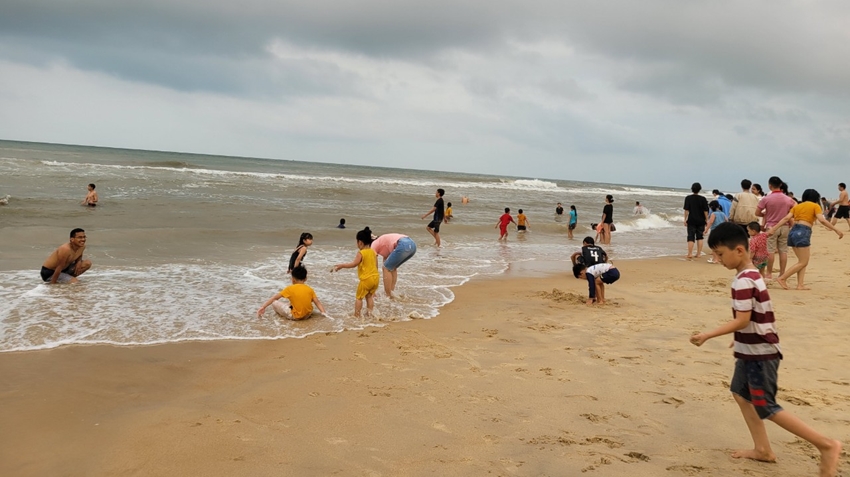 Chương trình "Thuận An Biển gọi năm 2024" được tổ chức nhằm kích cầu và thu hút khách về với bãi tắm Thuận An  