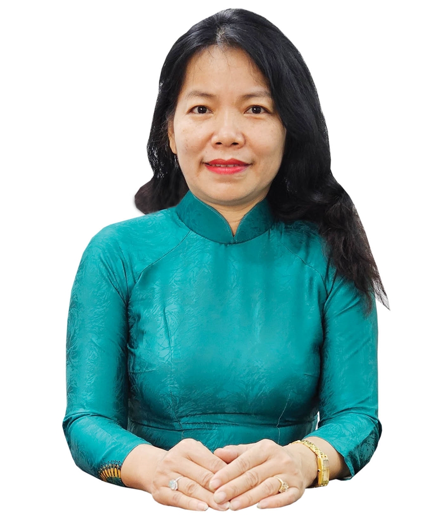   Bà Hoàng Thị Kim Oanh, Giám đốc Thư viện Tổng hợp Thừa Thiên Huế