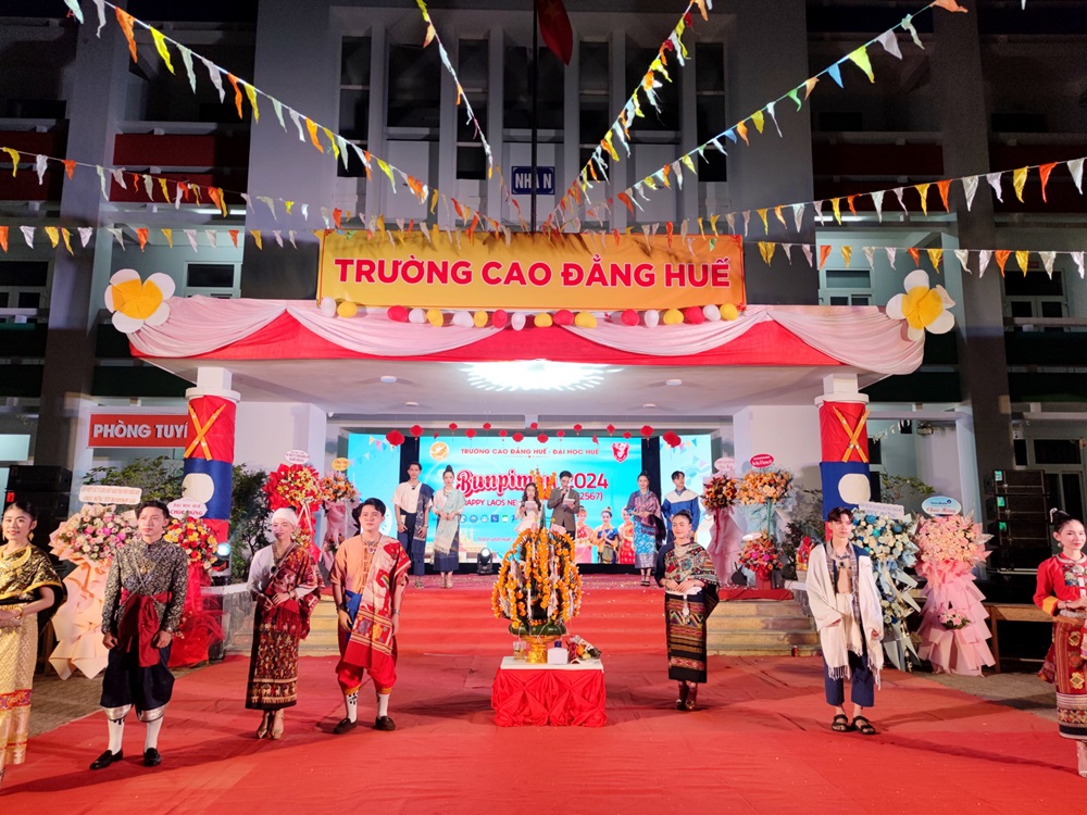 The festive atmosphere of welcoming the traditional Bunpimay New Year 2024 in Hue is bustling
