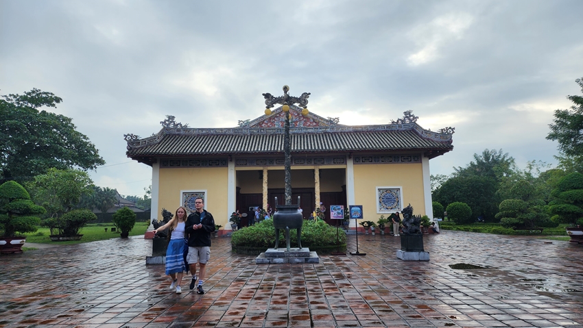  Duyệt Thị Đường (Théatre Royal) là một công trình kiến trúc có quy mô bề thế, với chức năng chính là nhà hát Cung đình