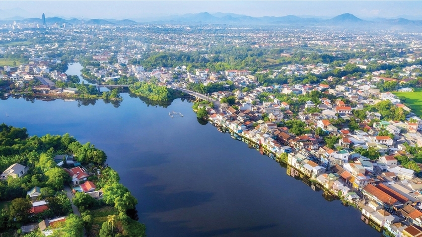  Hue is similar to an urban complex consisting of large houses and gardens. Photo: Minh Hoa