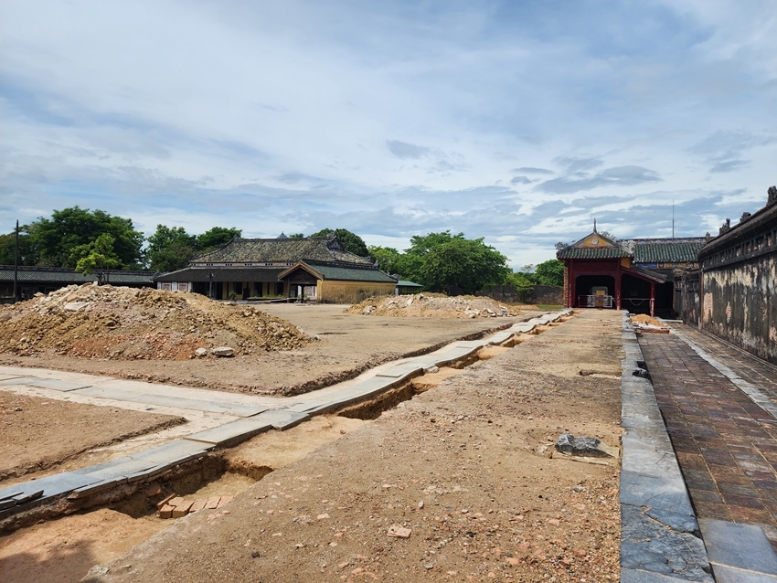  Excavation and archaeological research on the foundation system of Can Chanh Palace in Hue Imperial City.
