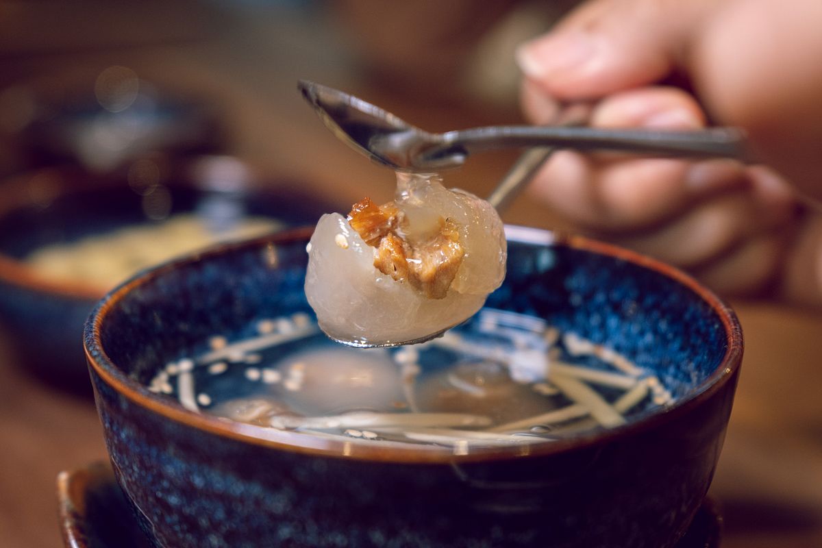 "Roasted Pork Sweet Soup" - a unique and delicious dish that visitors should not miss when coming to Huế.