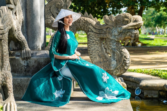 Doan Trang Ao Dai