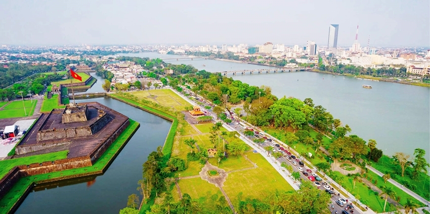 A caravan group visited Hue while crossing Vietnam