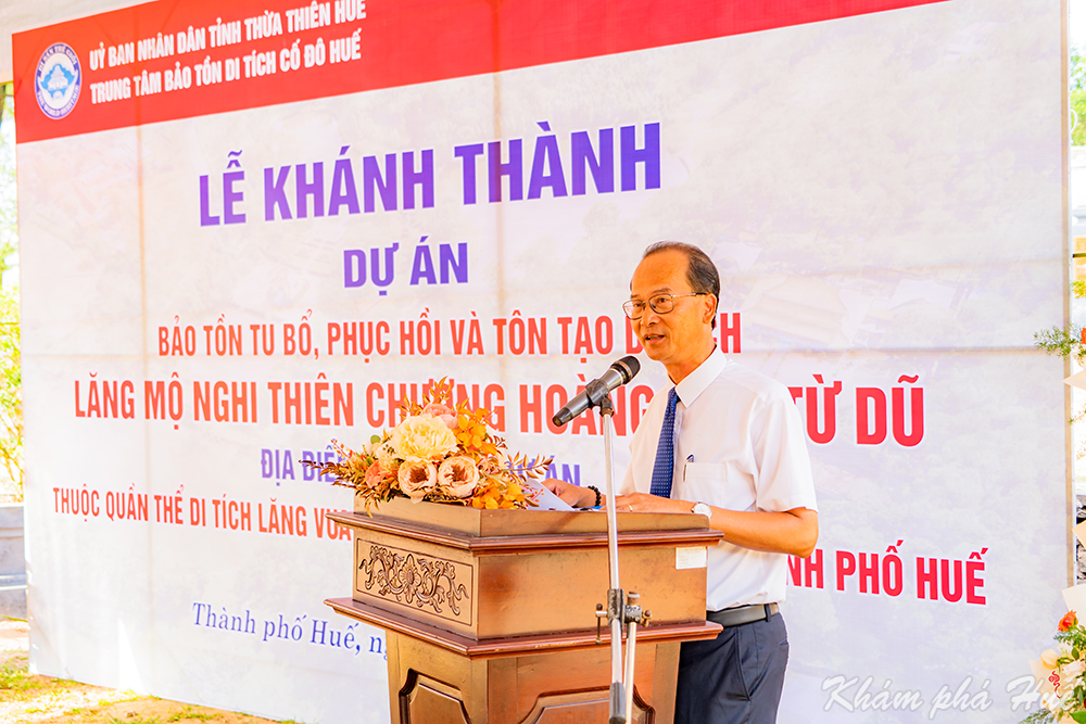 Ông Hoàng Việt Trung - Giám đốc Trung tâm Bảo tồn Di tích Cố đô Huế phát biểu lại lễ Khánh thành dự án Bảo tồn tu bổ Lăng mộ Nghi Thiên Chương Hoàng hậu Từ Dũ
