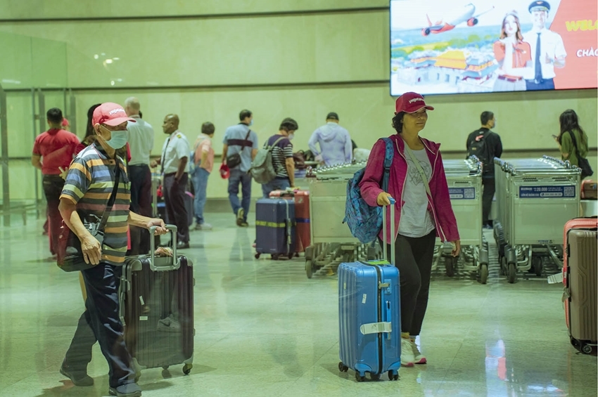 Taiwanese (Chinese) tourists arrive in Hue via direct flight to Phu Bai International Airport