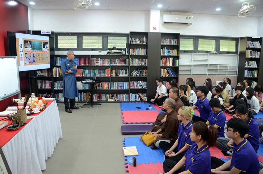 Students listening to the speaker sharing about the art of calligraphy