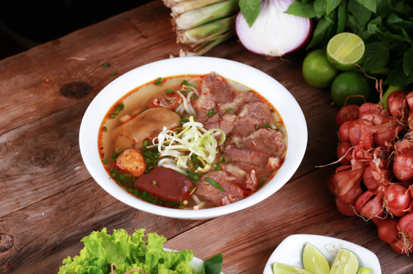 Bún bò Huế - món ẩm thực đặc trưng luôn làm hài lòng biết bao thực khách (Ảnh: Sưu tầm)