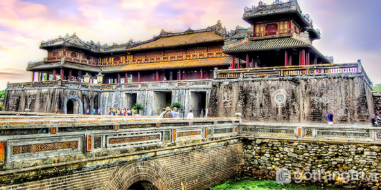 Kinh thành Huế (Phú Xuân) của các vua triều Nguyễn.