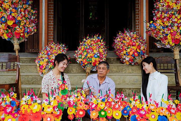   Nghề làm hoa giấy Thanh Tiên, xã Phú Mậu, thành phố Huế